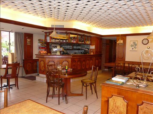 La Dent-Du-Midi Hotel & Restaurant Saint-Maurice Étterem fotó