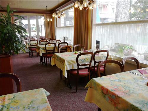 La Dent-Du-Midi Hotel & Restaurant Saint-Maurice Étterem fotó